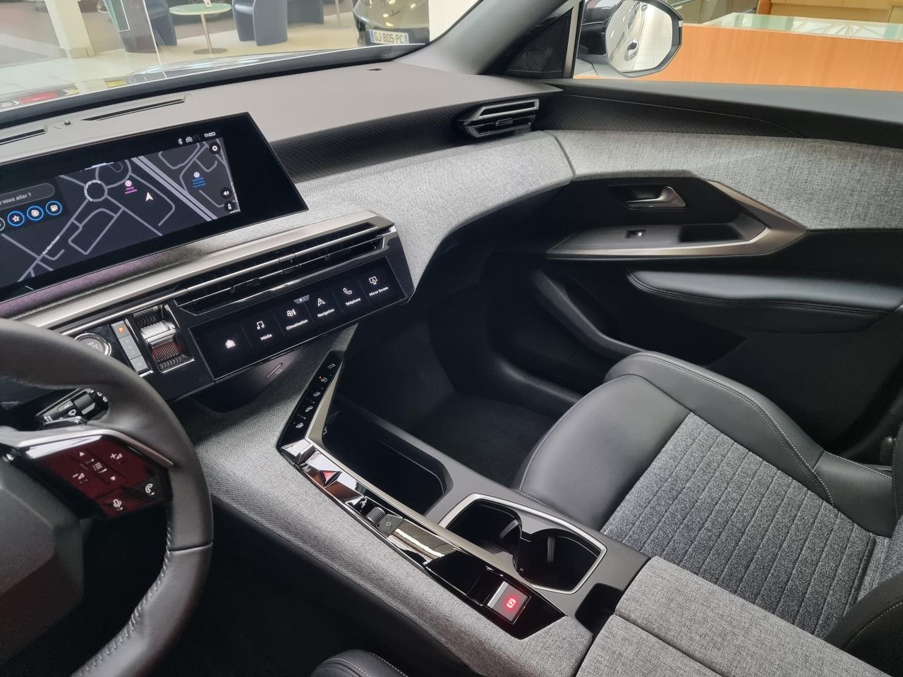 0679-0003278_p68 - PEUGEOT - 5008 - 2025 - photo 4