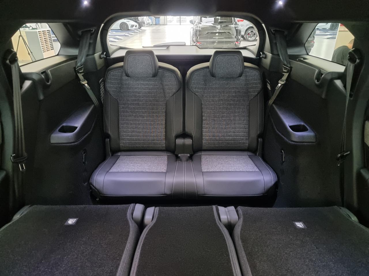 0679-0003278_p68 - PEUGEOT - 5008 - 2025 - photo 12