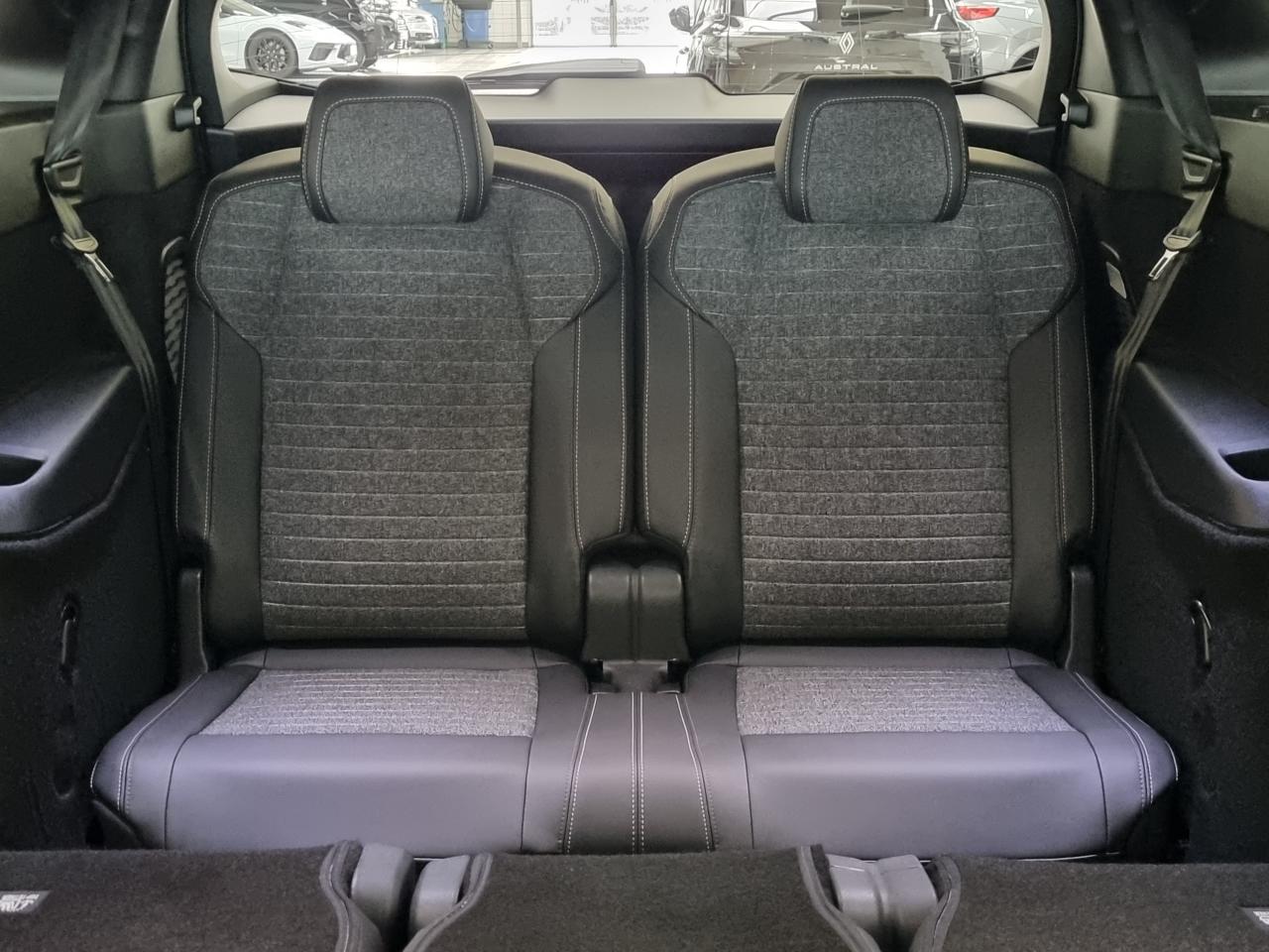 0679-0003278_p68 - PEUGEOT - 5008 - 2025 - photo 13