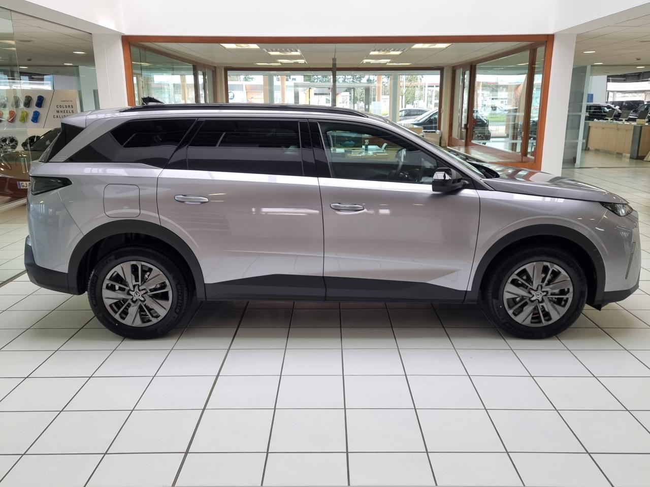 0679-0003278_p68 - PEUGEOT - 5008 - 2025 - photo 27