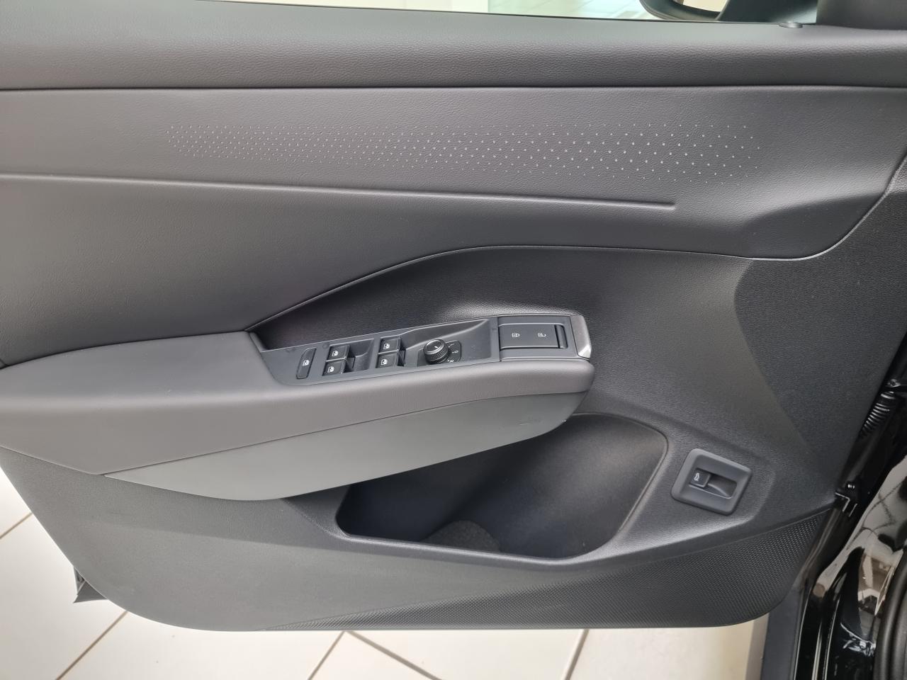 0679-0003287_p68 - VOLKSWAGEN - T ROC - 2026 - photo 16