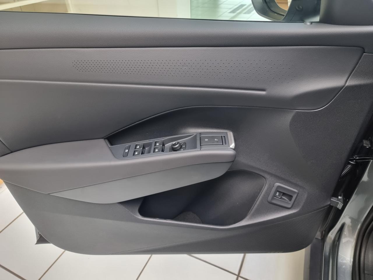 0679-0003290_p68 - VOLKSWAGEN - T ROC - 2026 - photo 15