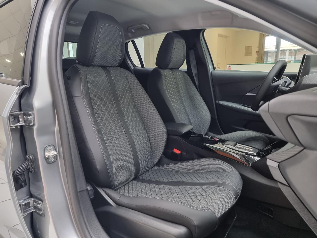 0679-0003329_p68 - PEUGEOT - 208 - 2026 - photo 10