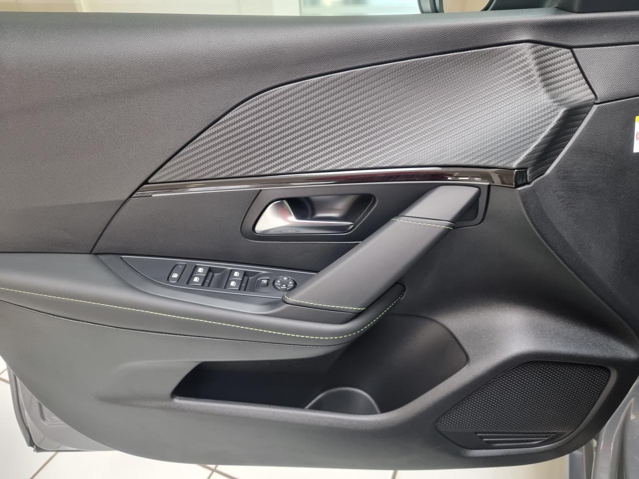 0679-0003375_p68 - PEUGEOT - 208 - 2025 - photo 15