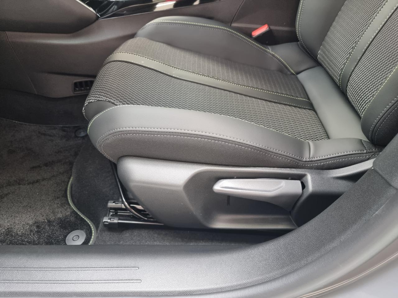 0679-0003375_p68 - PEUGEOT - 208 - 2025 - photo 14