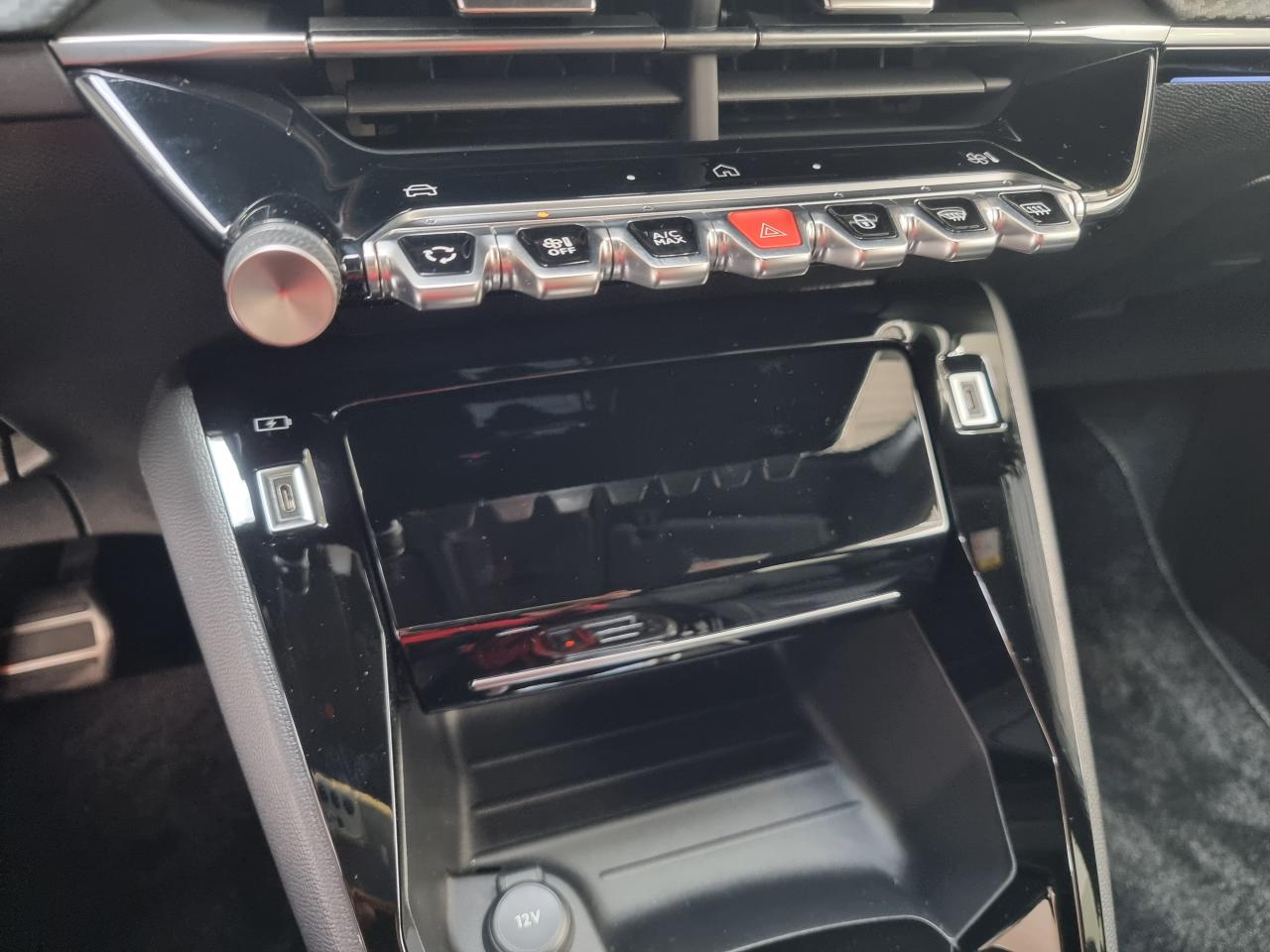 0679-0003375_p68 - PEUGEOT - 208 - 2025 - photo 17