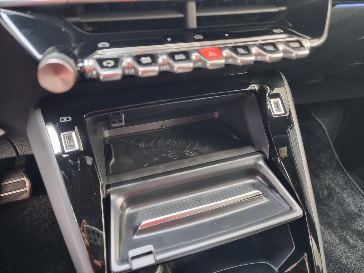 0679-0003375_p68 - PEUGEOT - 208 - 2025 - photo 18