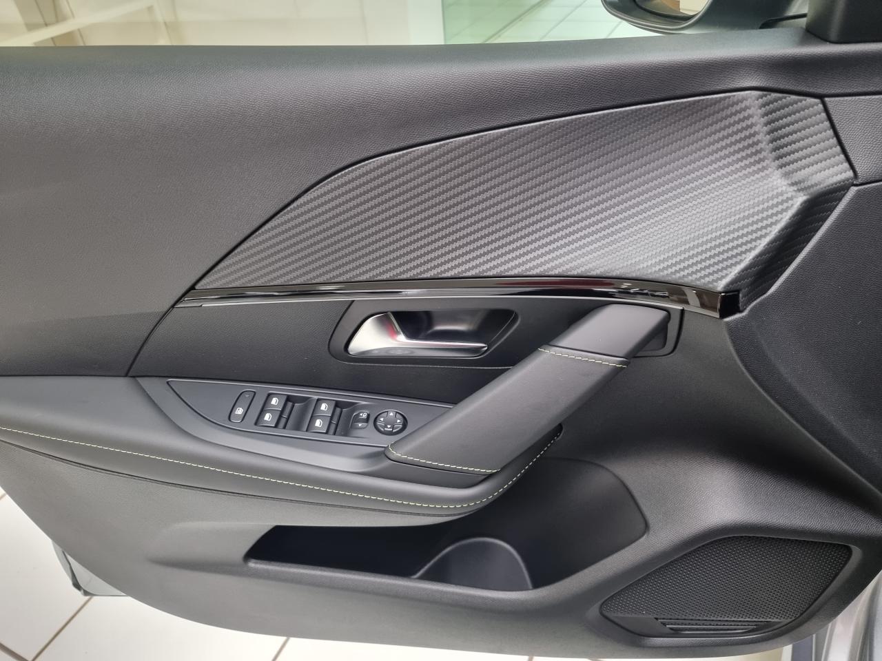 0679-0003378_p68 - PEUGEOT - 208 - 2025 - photo 15