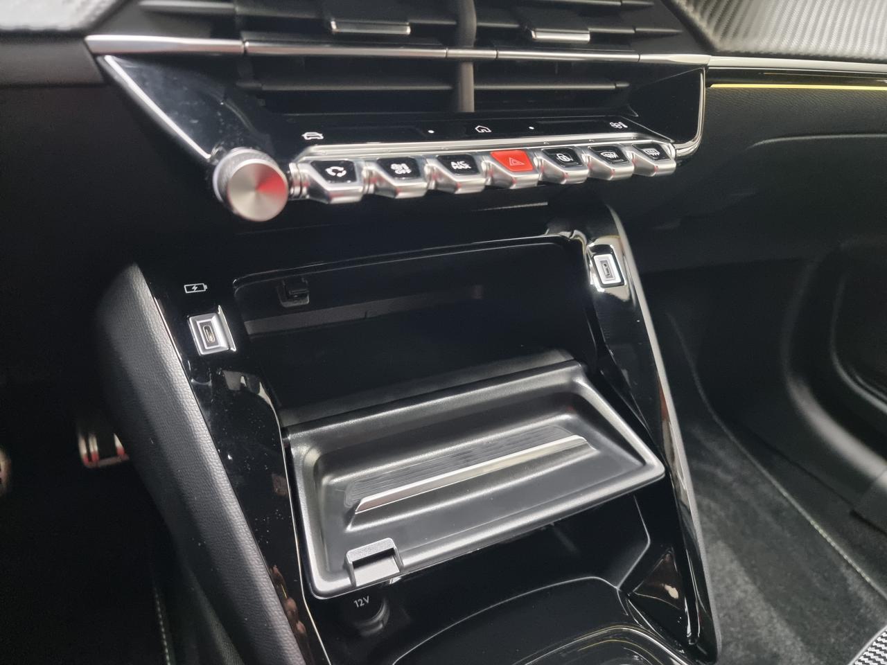 0679-0003378_p68 - PEUGEOT - 208 - 2025 - photo 18