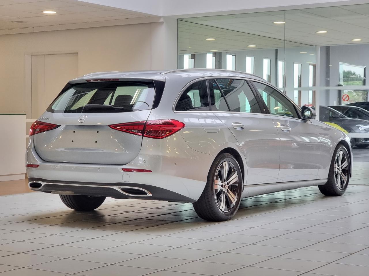0679-0003415_p68 - MERCEDES - CLASSE C - 2023 - photo 2