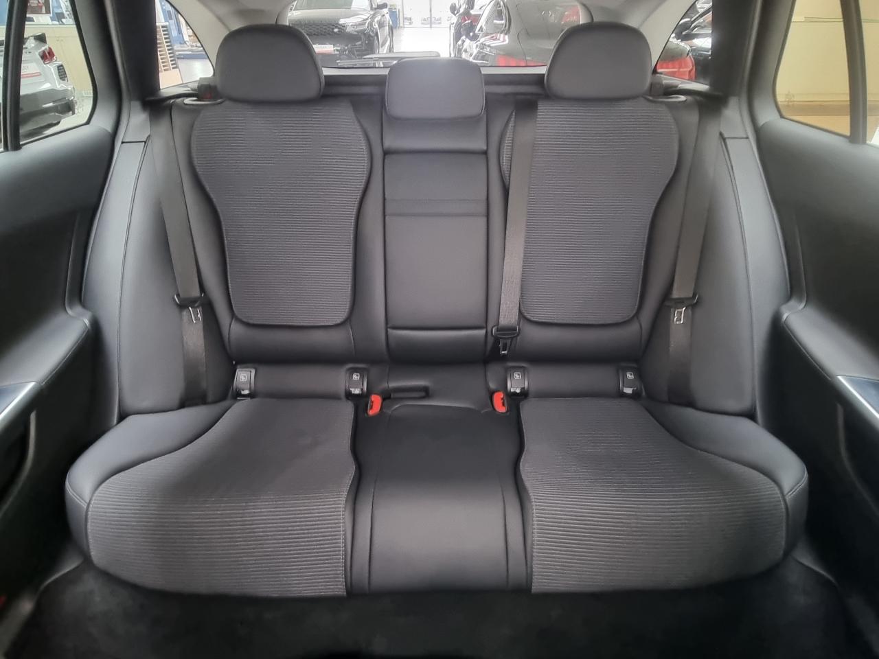 0679-0003415_p68 - MERCEDES - CLASSE C - 2023 - photo 11