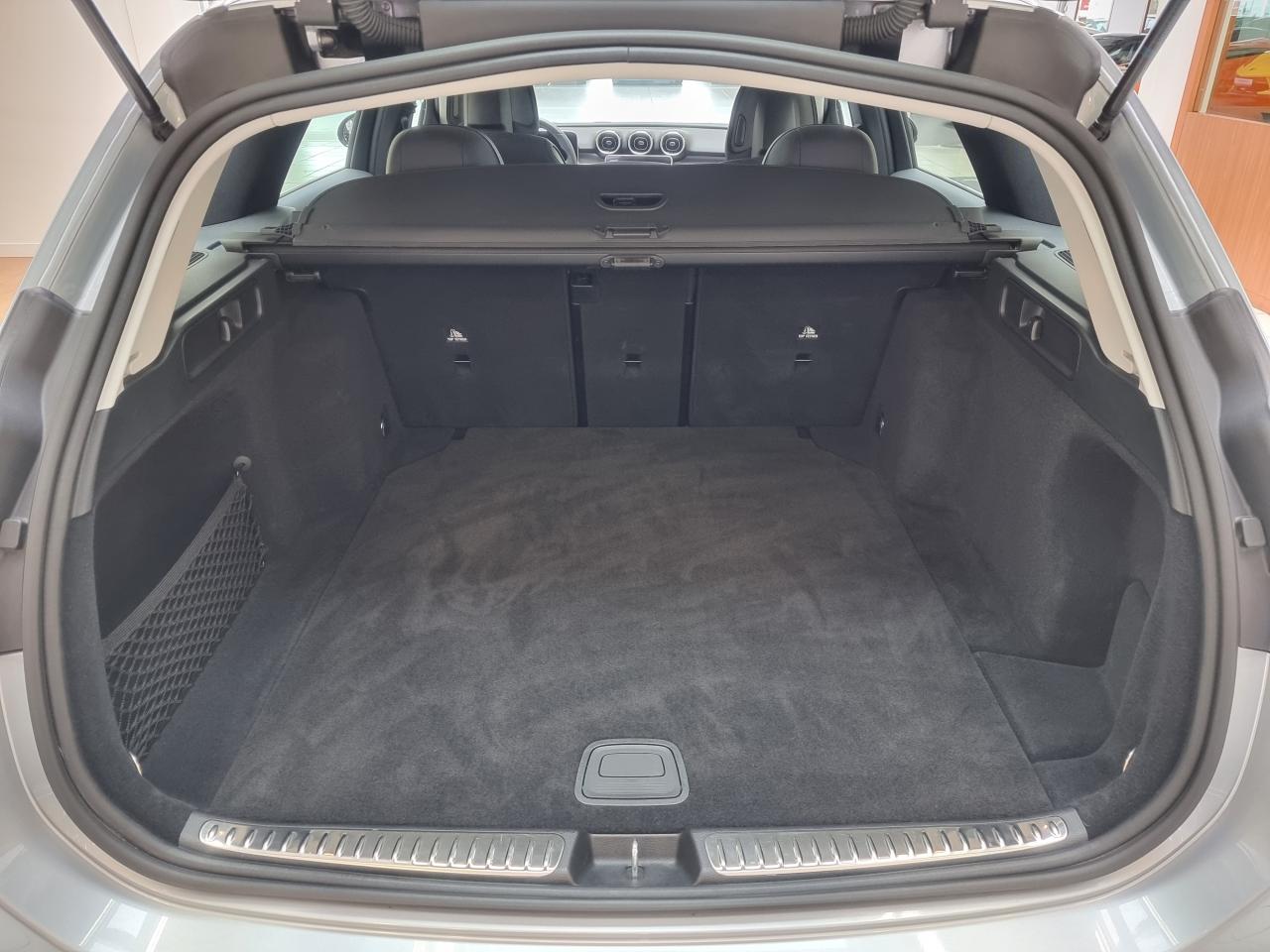 0679-0003415_p68 - MERCEDES - CLASSE C - 2023 - photo 12