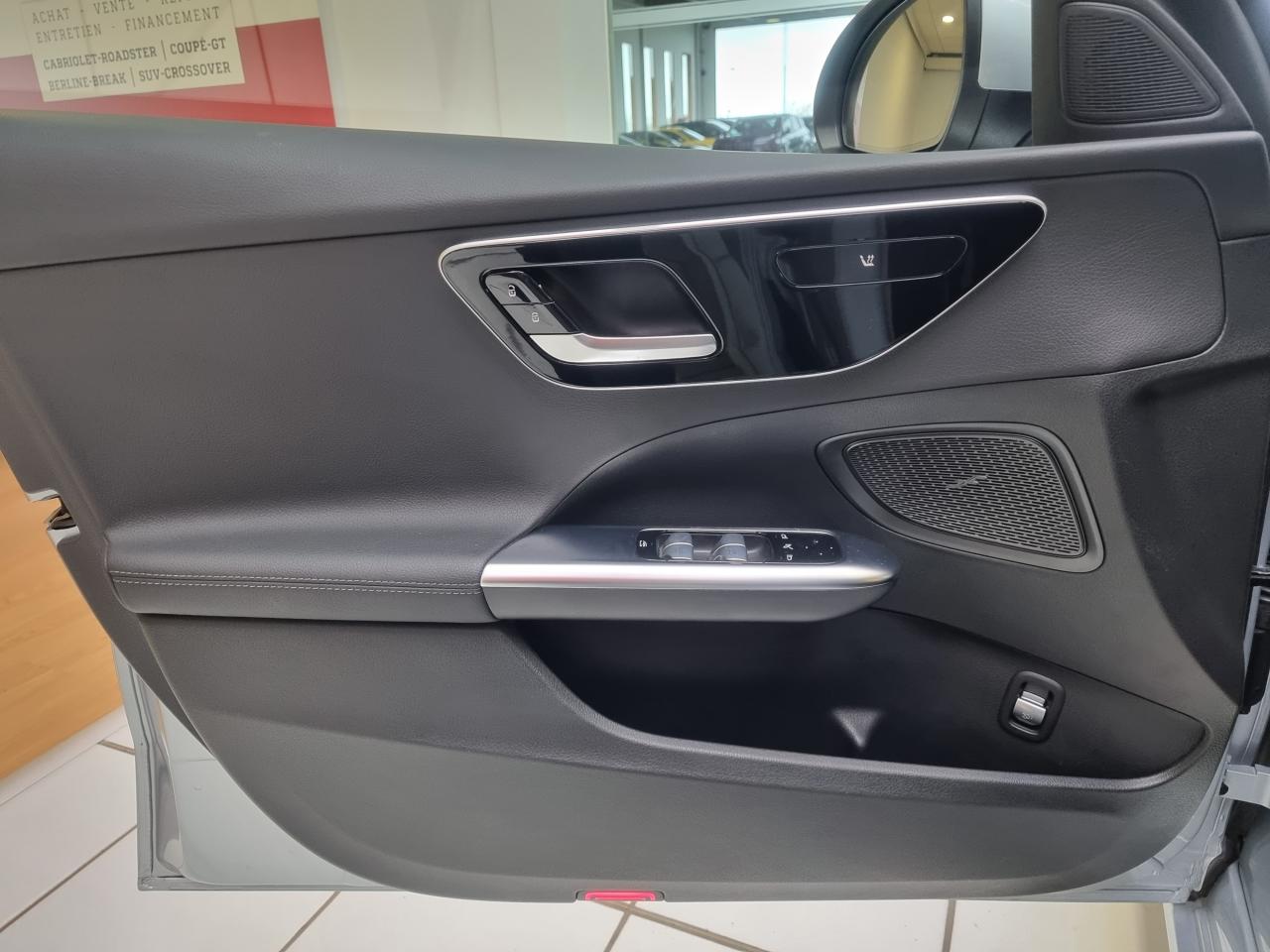 0679-0003415_p68 - MERCEDES - CLASSE C - 2023 - photo 16