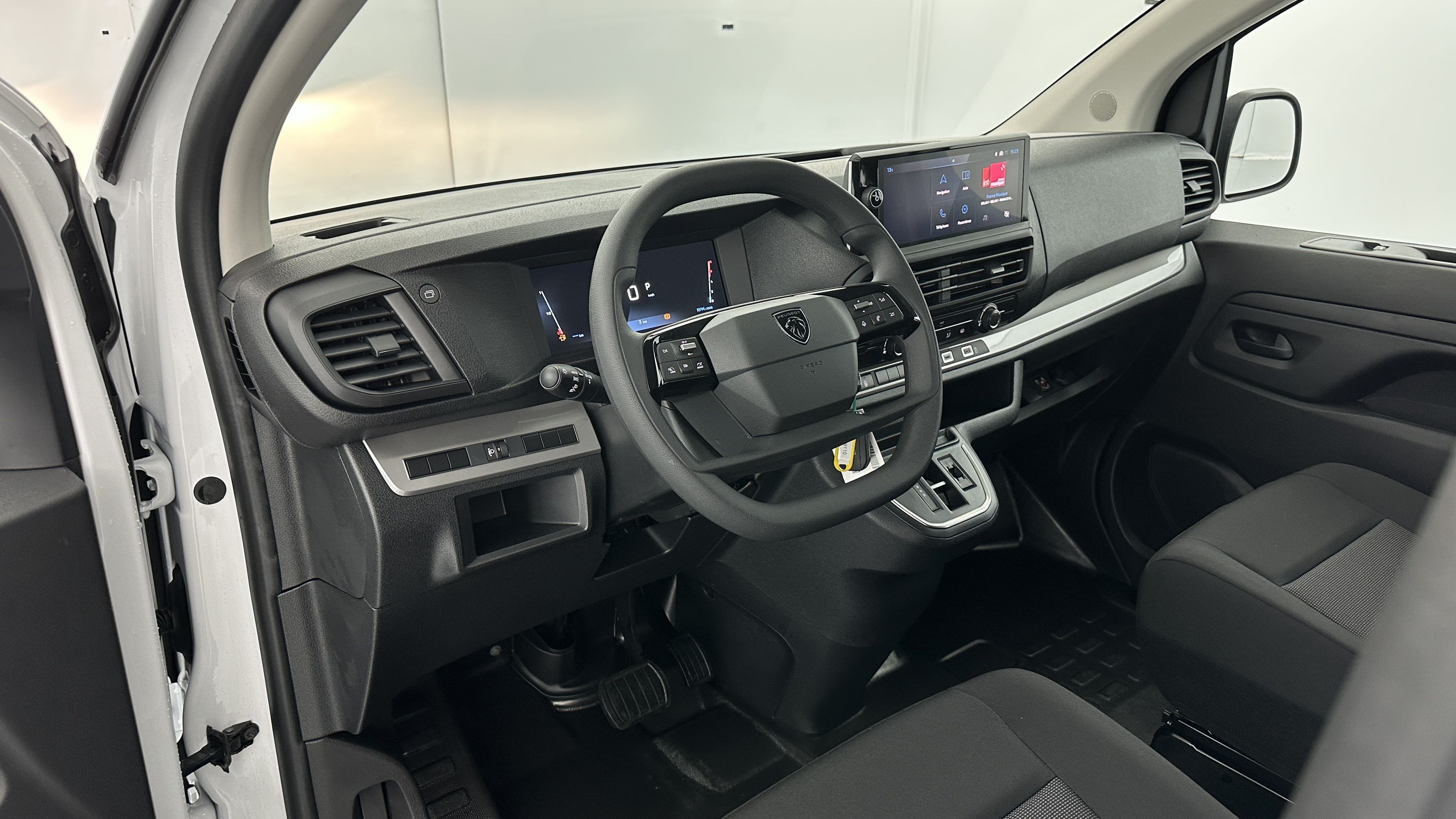 GLI00010700_p53 - PEUGEOT - EXPERT CA - 2025 - photo 12