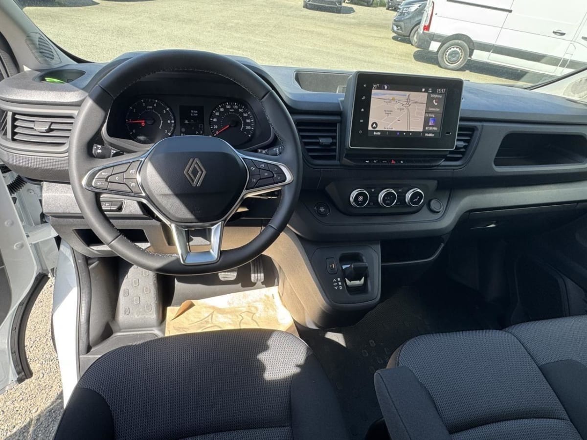 385941_p2 - RENAULT - TRAFIC - 2026 - photo 6