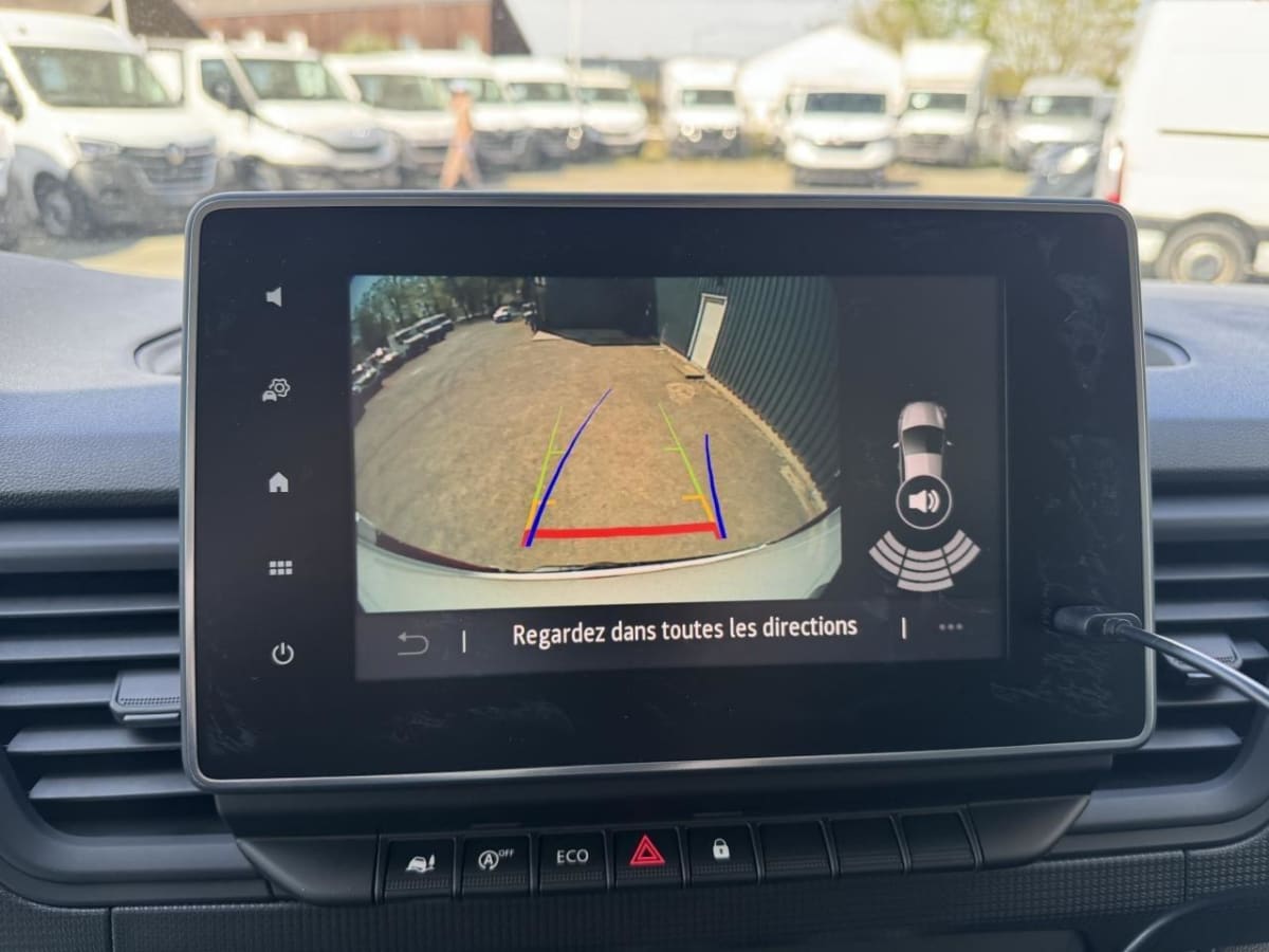 385941_p2 - RENAULT - TRAFIC - 2026 - photo 9