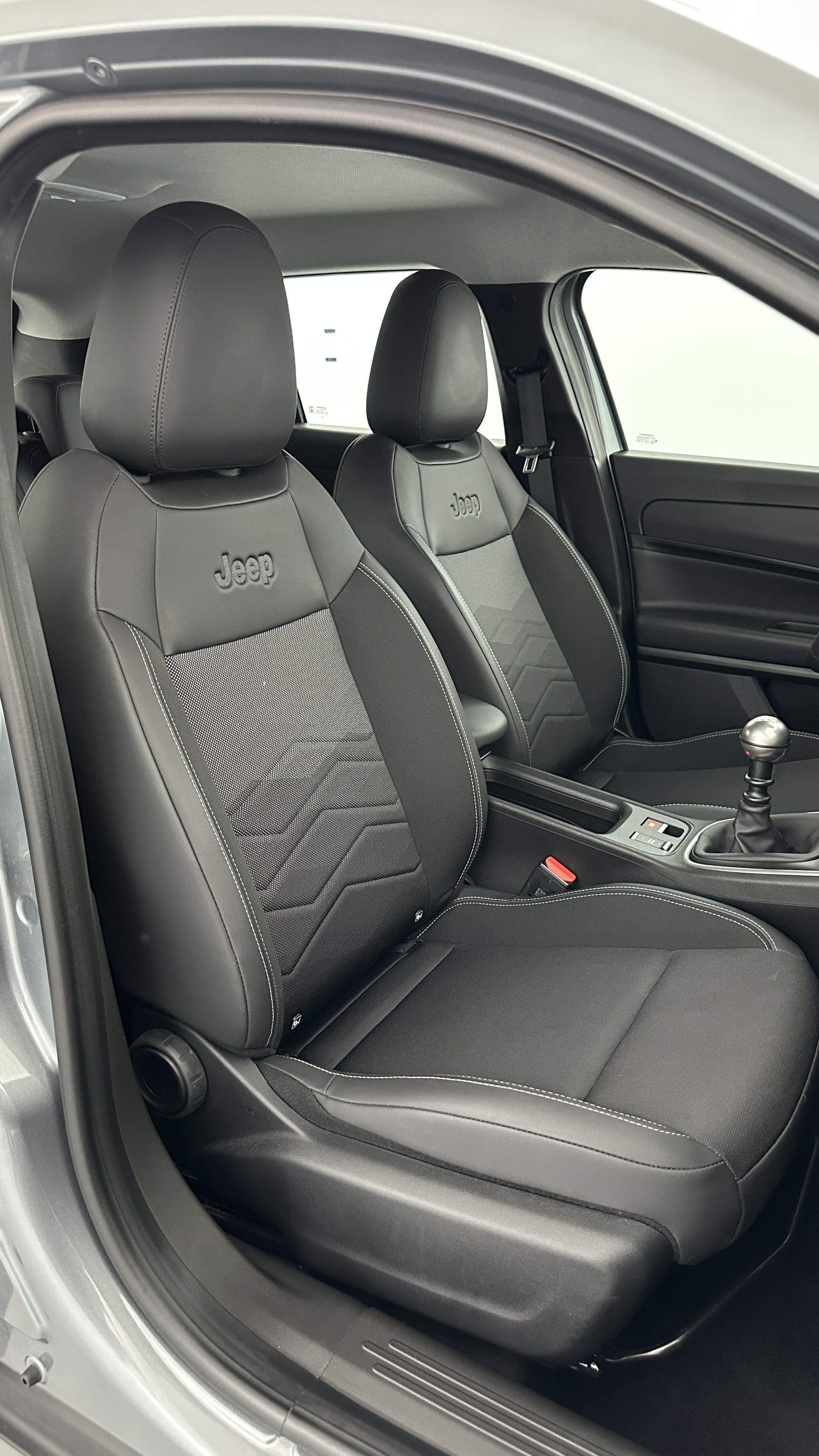 GLI00035658_p53 - JEEP - AVENGER - 2025 - photo 18