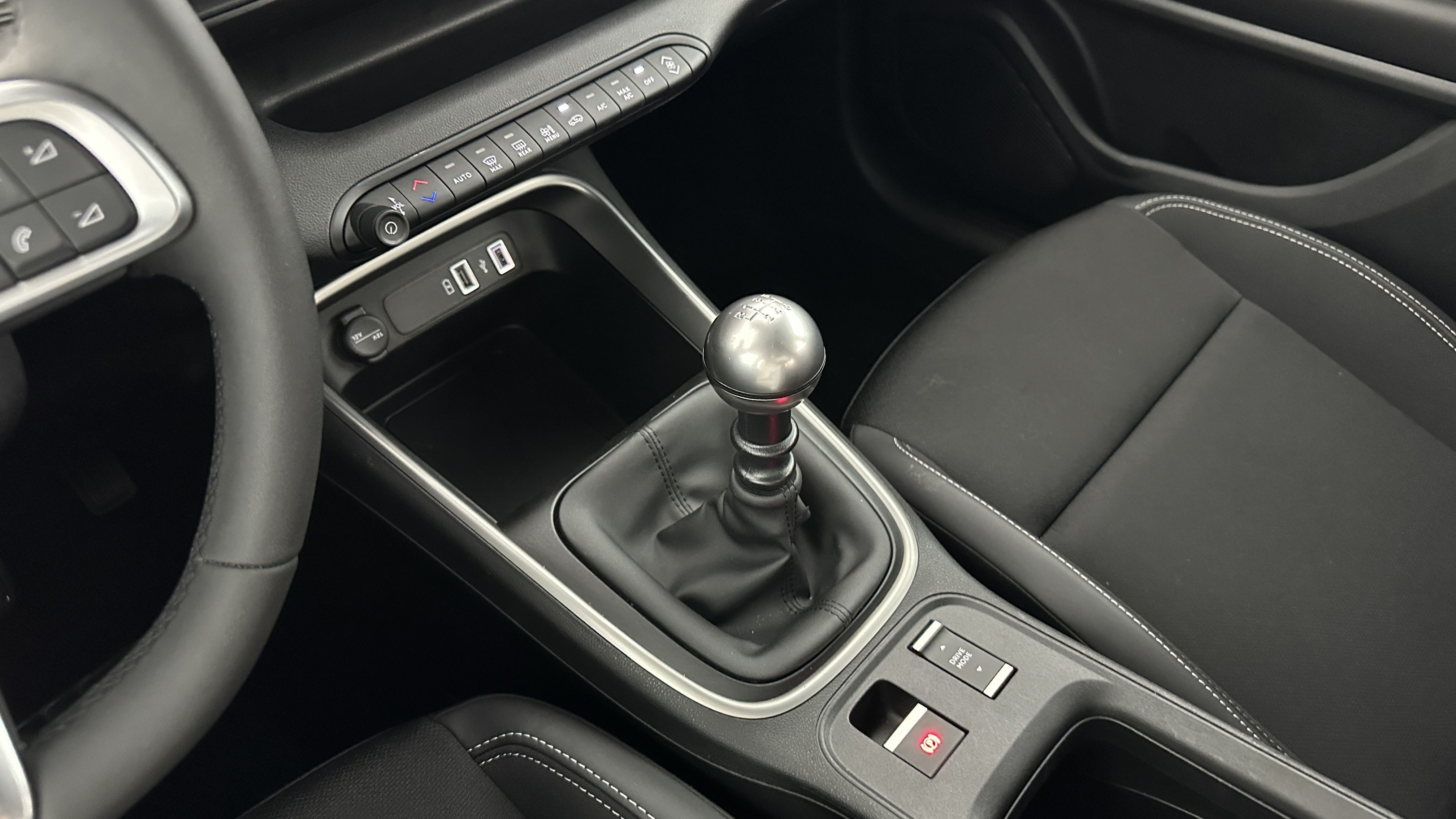 GLI00035658_p53 - JEEP - AVENGER - 2025 - photo 23